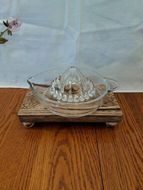 Vintage Italy Clear Glass Citrus Juicer Reamer